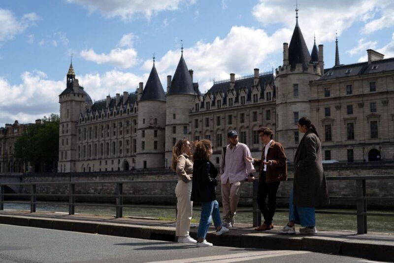 paris-ile-de-la-cite-walking-tour-and-paris-birthplace