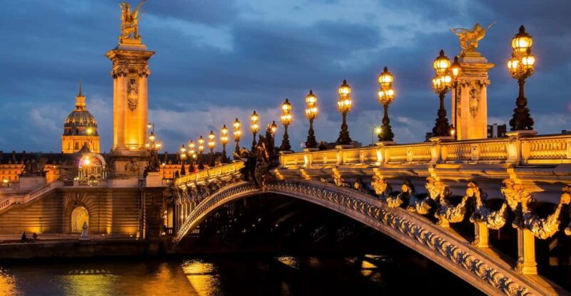 Paris: Illuminated Walking Tour - Key Points