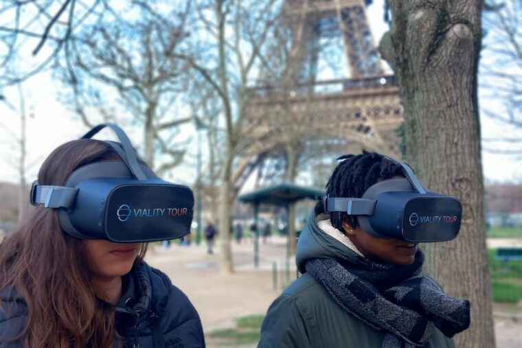 paris-immersive-eiffel-tower-tour-with-virtual-reality