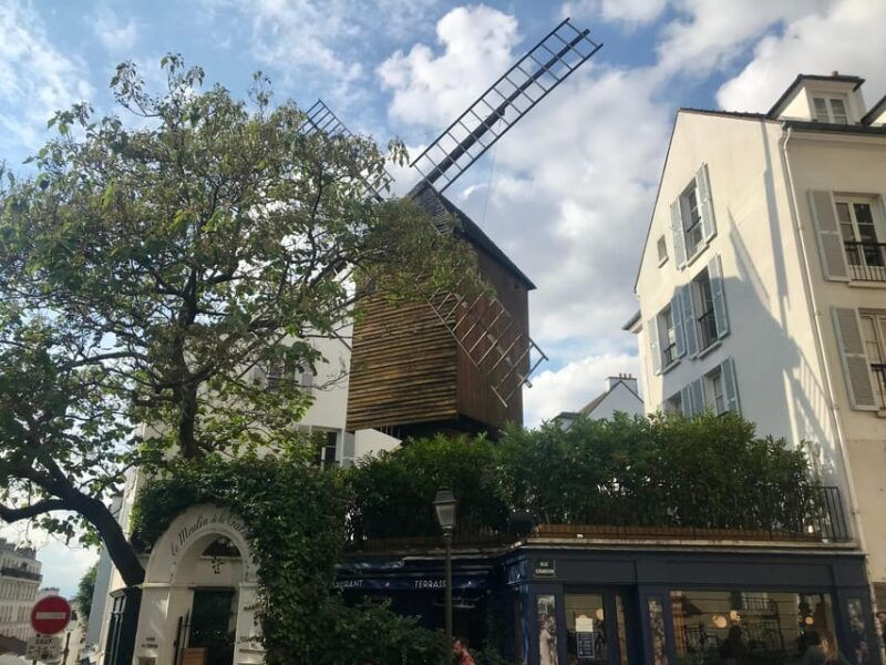 paris-immersive-tour-of-montmartre-with-a-cancan-dancer