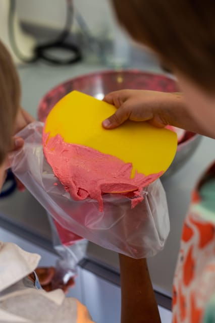 paris-kids-in-the-kitchen-macaron