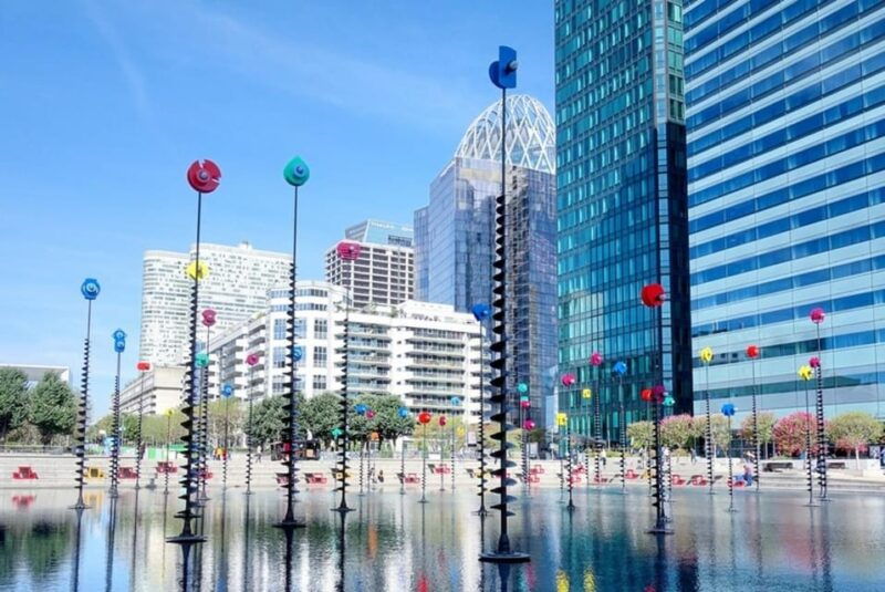 paris-la-defense-modern-district-walking-tour
