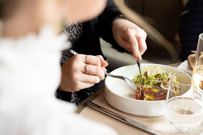 paris-late-dinner-at-eiffel-towers-madame-brasserie-restaurant