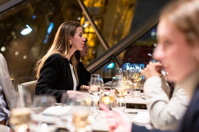 paris-late-dinner-at-eiffel-towers-madame-brasserie-restaurant