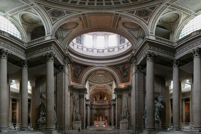 paris-latin-quarter-left-bank-history-walk-small-group-tour