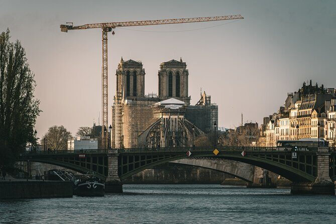 Paris Latin quarter: Private walking tour with a local guide - Key Points