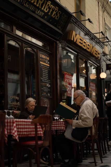 paris-local-secrets-and-passageways-walking-tour