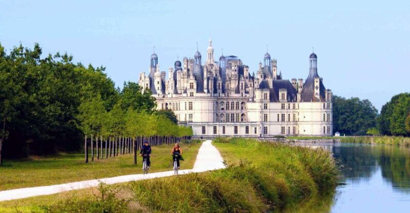 paris-loire-valley-chambord-castle-wine-tasting-lunch