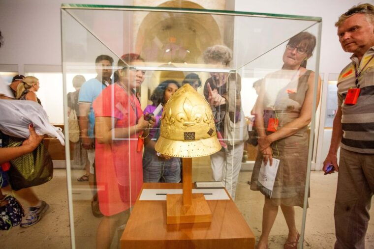 paris-louvre-museum-guided-tour