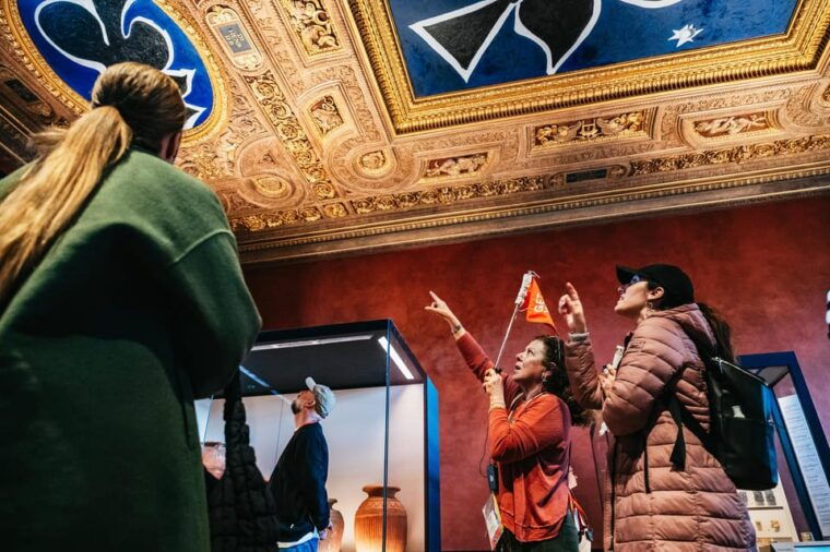 paris-louvre-museum-tour-mona-lisa-iconic-masterpieces