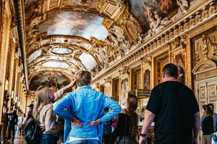 paris-louvre-museum-tour-mona-lisa-iconic-masterpieces
