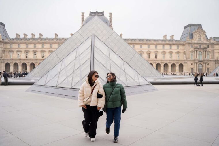 paris-louvre-photoshoot-or-seine-bridges-eiffel-tower-walk