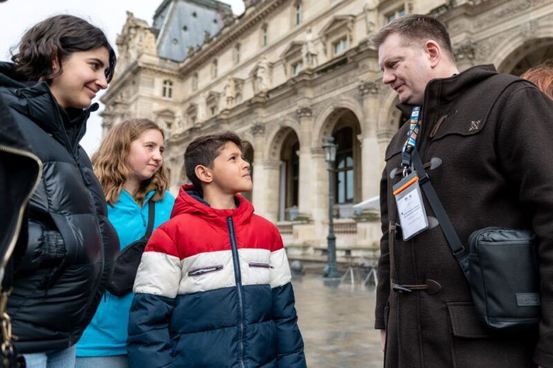 paris-louvre-private-family-tour-for-kids-reserved-entry
