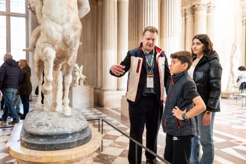 paris-louvre-private-family-tour-for-kids-reserved-entry
