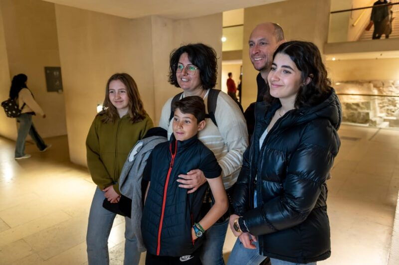 paris-louvre-private-family-tour-for-kids-reserved-entry