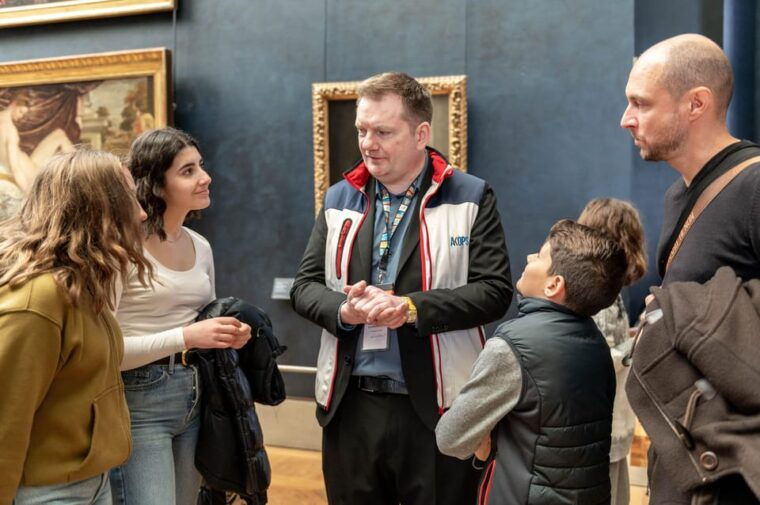 paris-louvre-private-family-tour-for-kids-reserved-entry