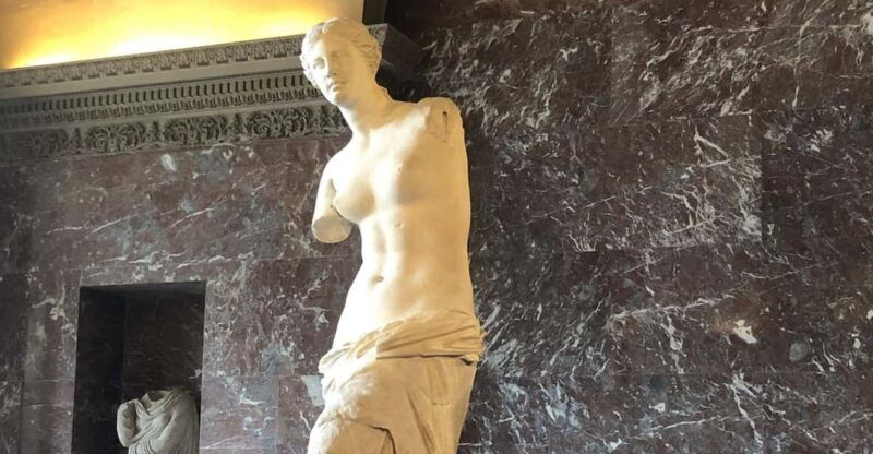 paris-louvre-private-treasure-hunt-for-families-or-groups