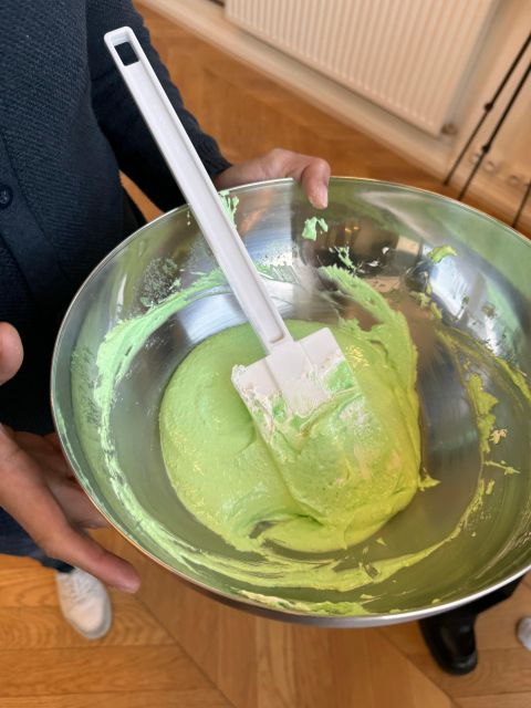 paris-macaron-baking-class-in-central-paris