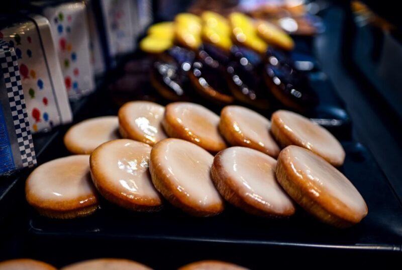 Paris: Montmartre Food Tasting Walking Tour with Secret Dish - Key Points