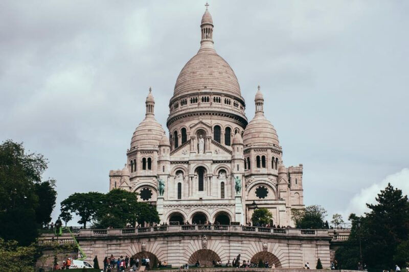 paris-montmartre-guided-tour-at-night-limited-tour-series