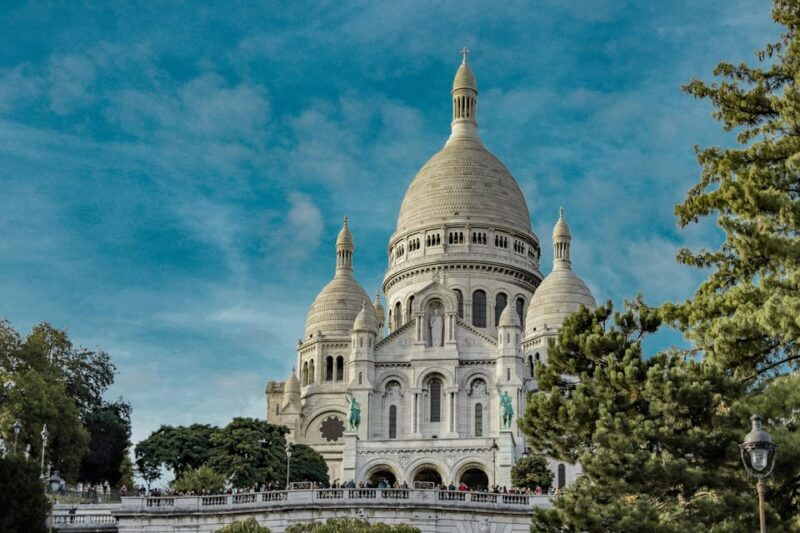 paris-montmartre-guided-walking-tour-and-seine-river-cruise