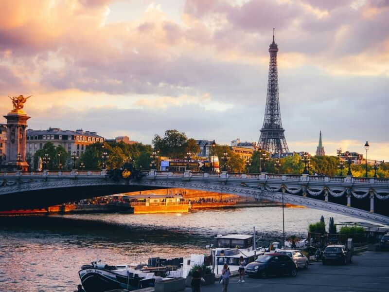 paris-montmartre-guided-walking-tour-and-seine-river-cruise