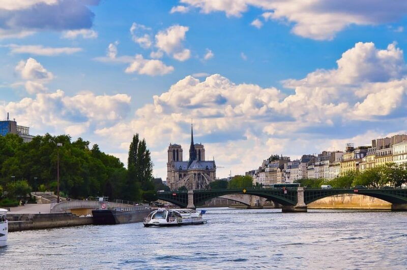 paris-montmartre-guided-walking-tour-and-seine-river-cruise