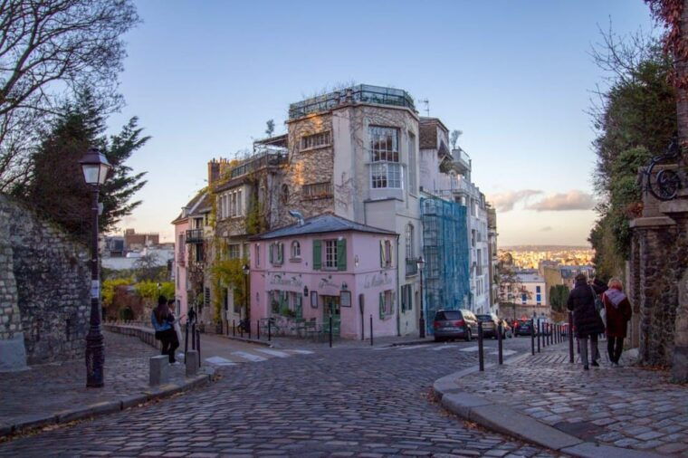 paris-montmartre-guided-walking-tour-and-seine-river-cruise