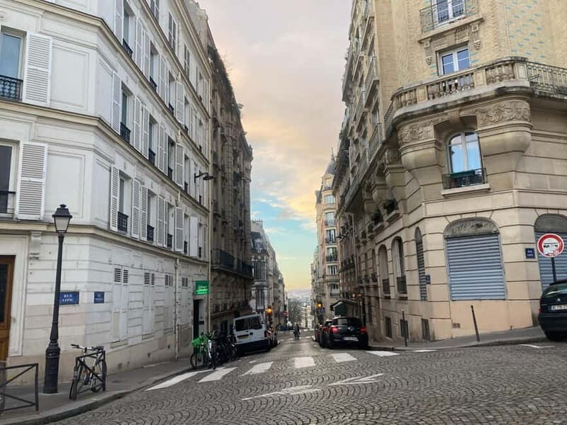 Paris: Montmartre Guided Walking Tour with Snack - Exploring Montmartre: An Artistic Enclave