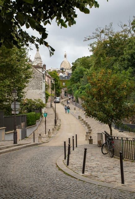 Paris: Montmartre hidden gems walking Tour with Local Guide - Why This Tour Works Well for Travelers