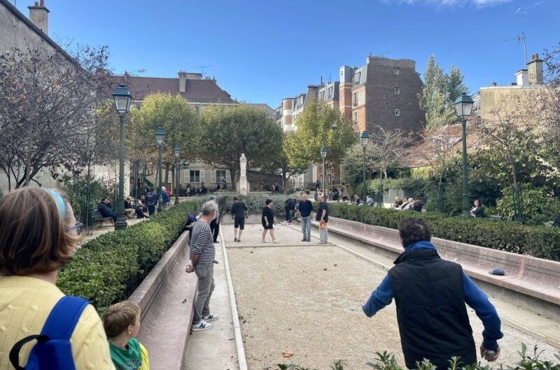 paris-montmartre-highlights-walking-tour-small-group