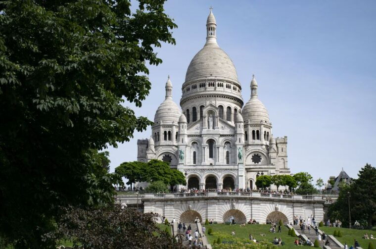 paris-montmartre-highlights-walking-tour-small-group