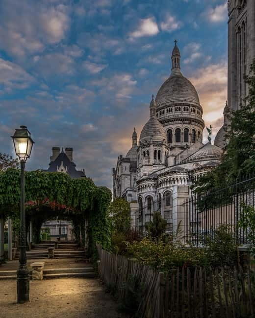 Paris: Montmartre Highlights Walking Tour with a Local Guide - Analyzing the Value