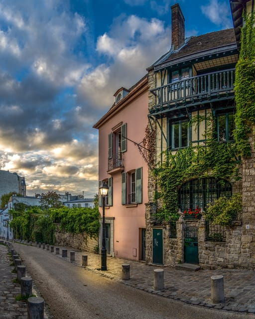 paris-montmartre-highlights-walking-tour-with-a-local-guide