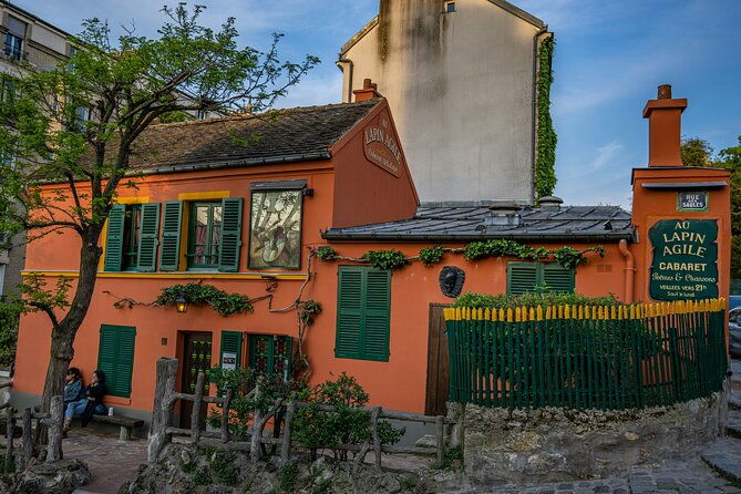 paris-montmartre-small-group-walking-tour-with-a-true-local