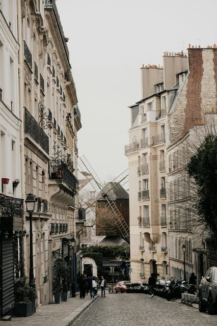 paris-montmartre-walking-tour-with-official-local-guide
