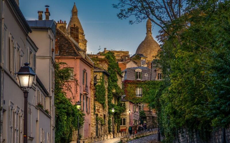 paris-montmartre-walking-tour-with-sacre-coeur-entry-option