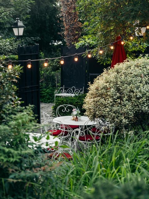 paris-montmartre-with-anya