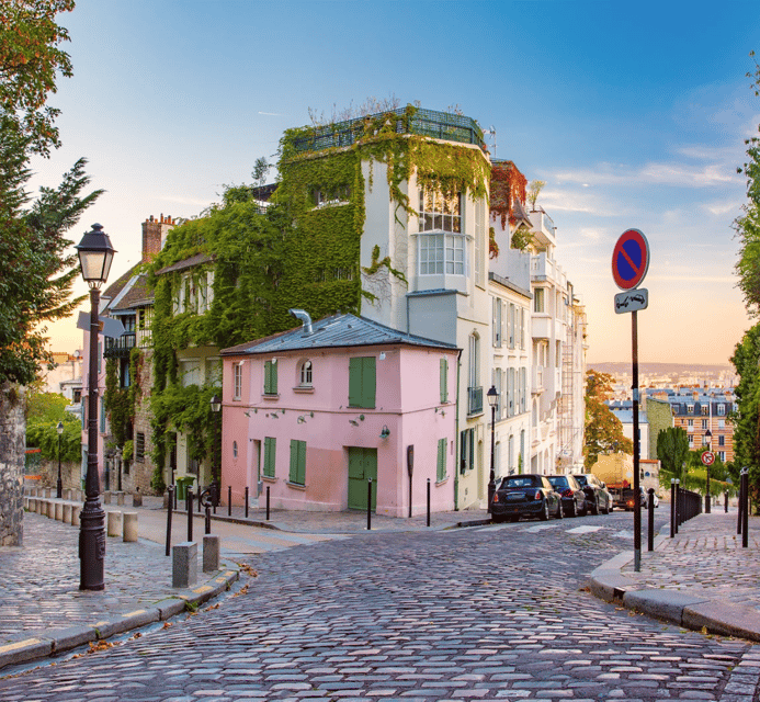 paris-moulin-rouge-and-montmartre-walking-tour-semi-private
