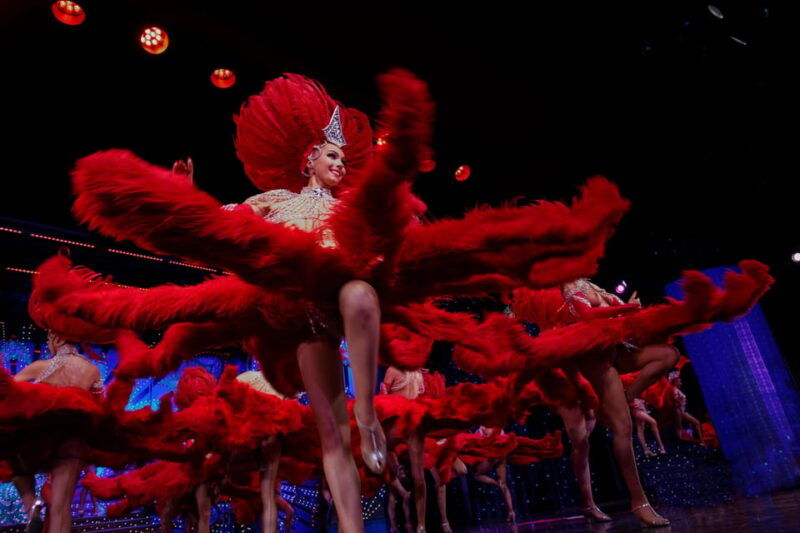 paris-moulin-rouge-show-with-champagne-and-drop-off-service