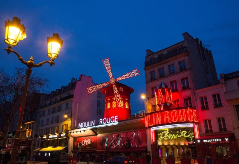 paris-moulin-rouge-show-with-champagne-and-drop-off-service