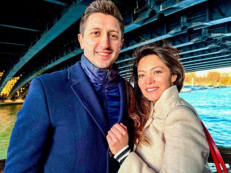 paris-night-river-cruise-on-the-seine-with-waffle-tasting