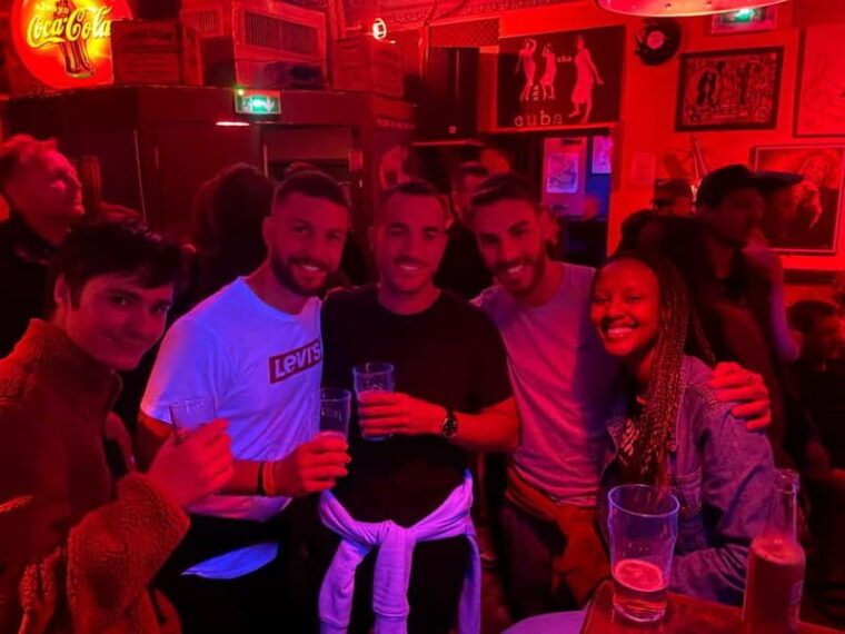 Paris Nightlife: International Pub Crawl, Free Shots & Games - FAQ