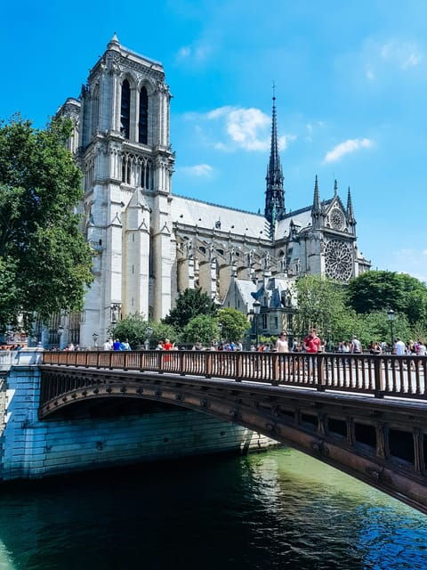 paris-notre-dame-cathedral-exterior-tour-with-free-entry