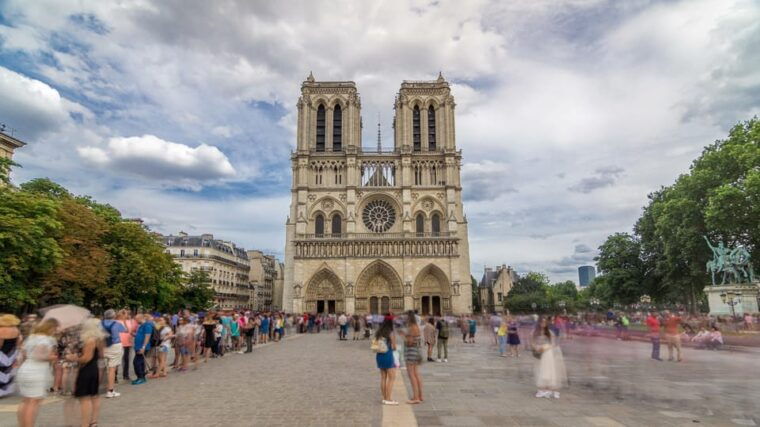 paris-notre-dame-cathedral-exterior-tour-with-free-entry