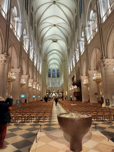 paris-notre-dame-cathedral-guided-tour-of-the-neighborhood