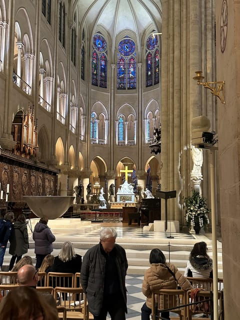 paris-notre-dame-cathedral-guided-tour-of-the-neighborhood