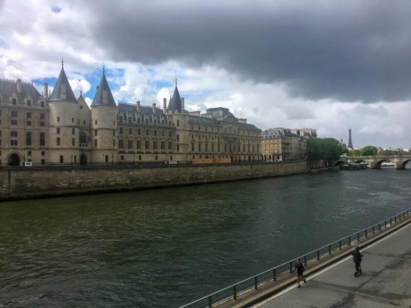 paris-notre-dame-exteriors-and-ile-de-la-cite-walking-tour