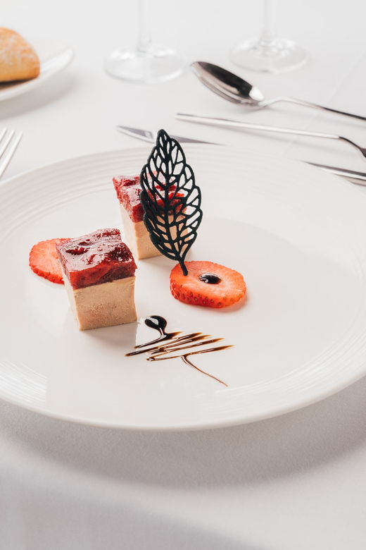 paris-nye-special-diner-cruise-on-the-seine-river