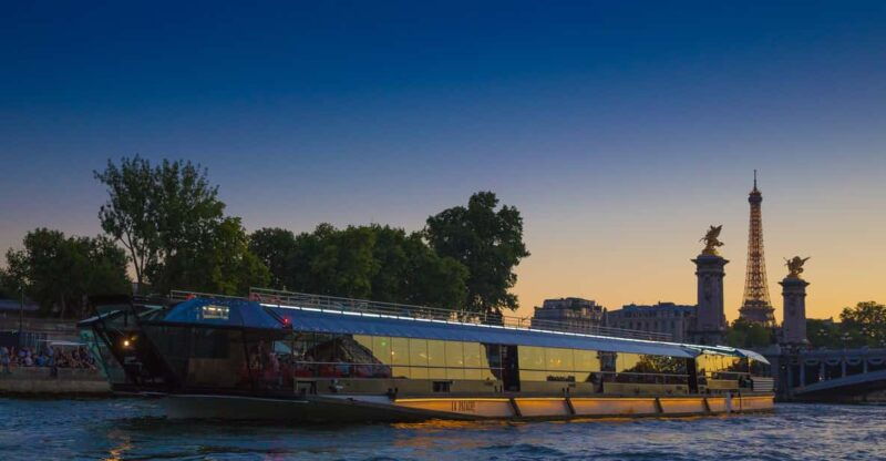 paris-nye-special-diner-cruise-on-the-seine-river